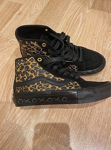 37,5 Beden Leoparlı vans