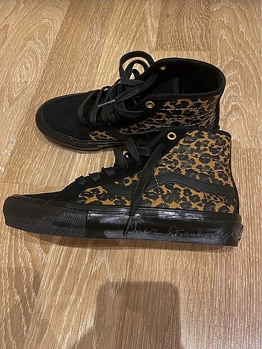 37,5 Beden çeşitli Renk Leoparlı vans