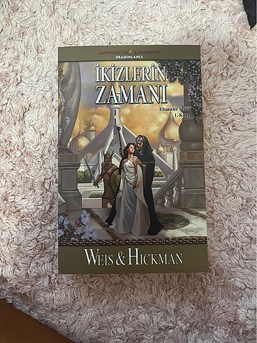 İkizlerin zamanı- zaman çarkı yan serisi ilk kitabıdır