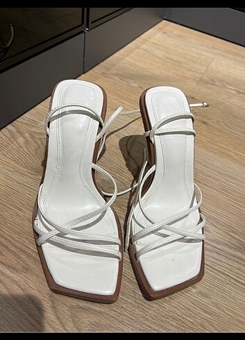 Zara beyaz ayakbı