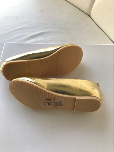 30 Beden altın Renk H&M kız çocuk babet 30 numara