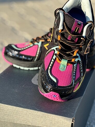 38 Beden NEW BALANCE 1906R NEON NIGHTS
