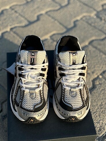 38 Beden New Balance 1906R