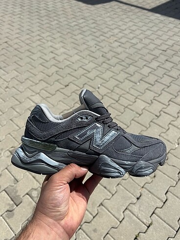 New Balance 9060 Magnet