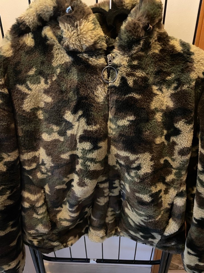 Kahverengi Kamuflaj Desenli Kapüşonlu Kadın Ceket - Görsel 4