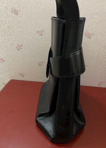 Orijinal Louis Vuitton Siyah Epi Deri - Görsel 2