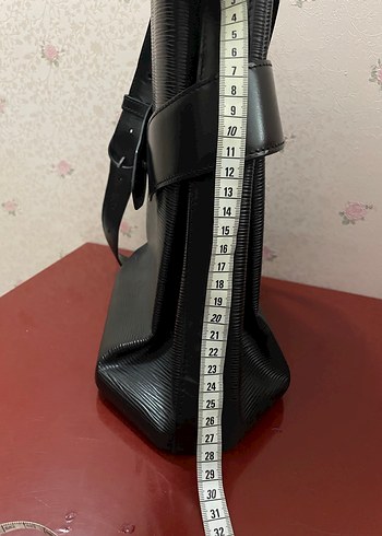 Orijinal Louis Vuitton Siyah Epi Deri - Görsel 6