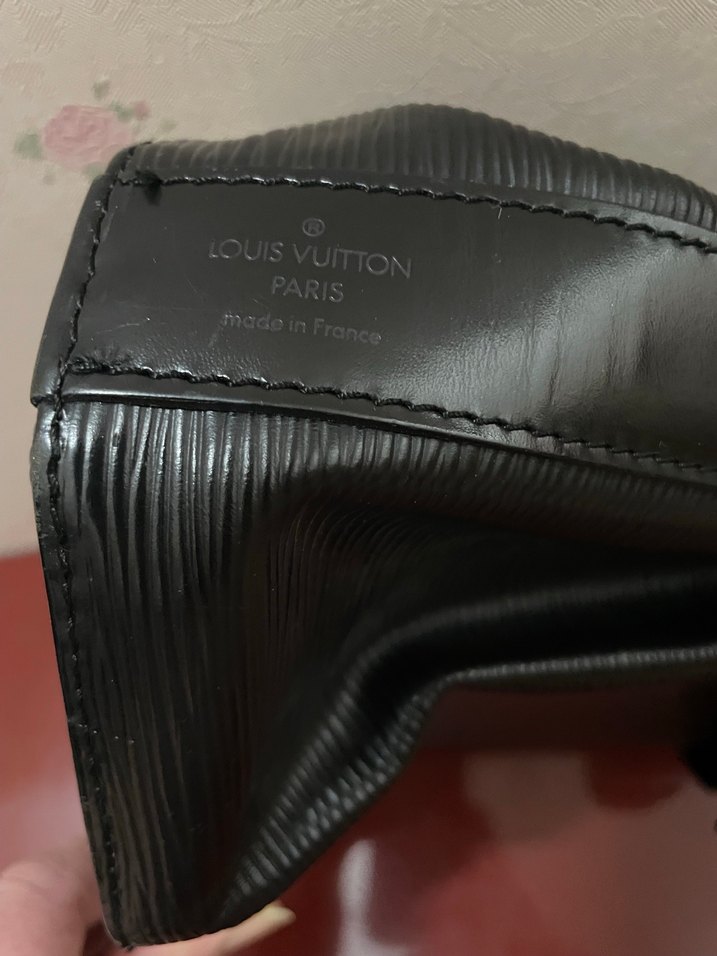 Orijinal Louis Vuitton Siyah Epi Deri - Görsel 5