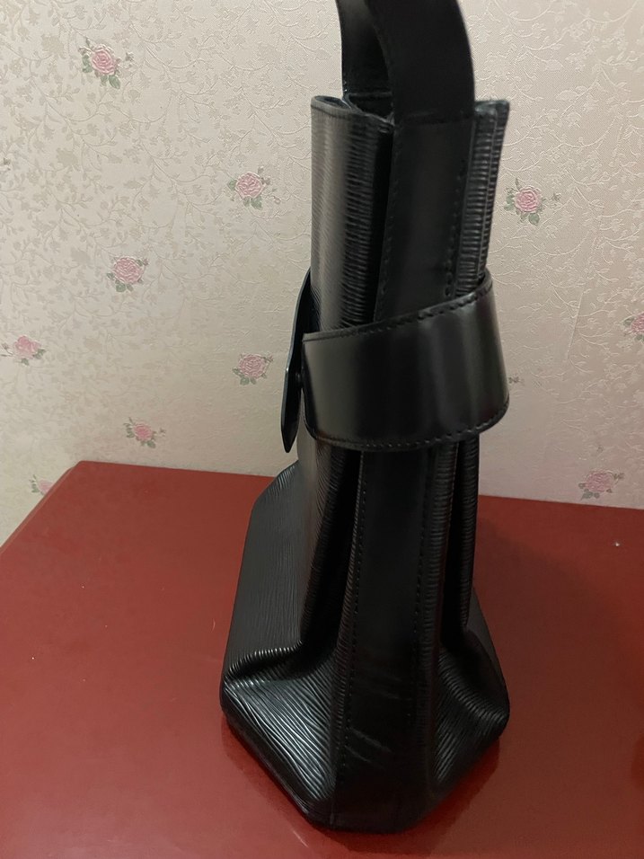 Orijinal Louis Vuitton Siyah Epi Deri - Görsel 2