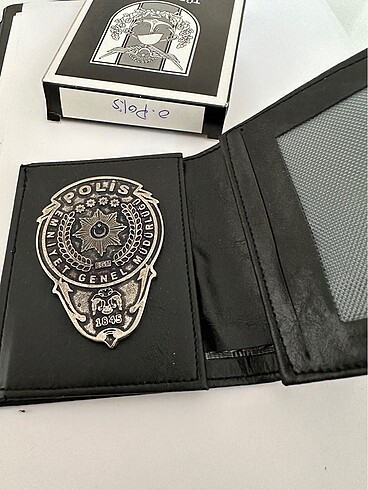 Polis rozetli deri cüzdan kapalı kutu