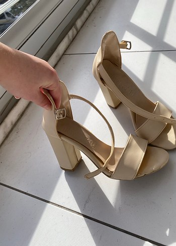 Diğer Bej Minimalist Stiletto Topuklu Kadın Ayakkabı