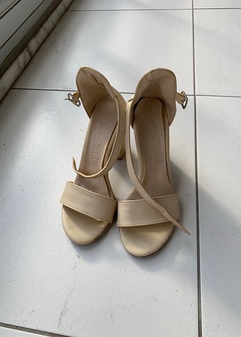 Bej Minimalist Stiletto Topuklu Kadın Ayakkabı