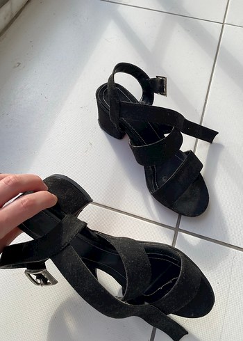 36 Beden Kadın Siyah Tokalı Topuklu Sandalet