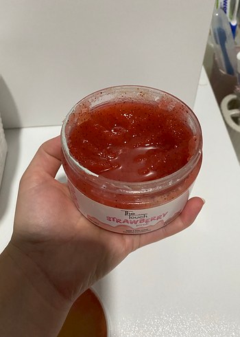  Beden Renk The Touch Çilekli Vücut Peelingi ve Selülit Kremi Seti