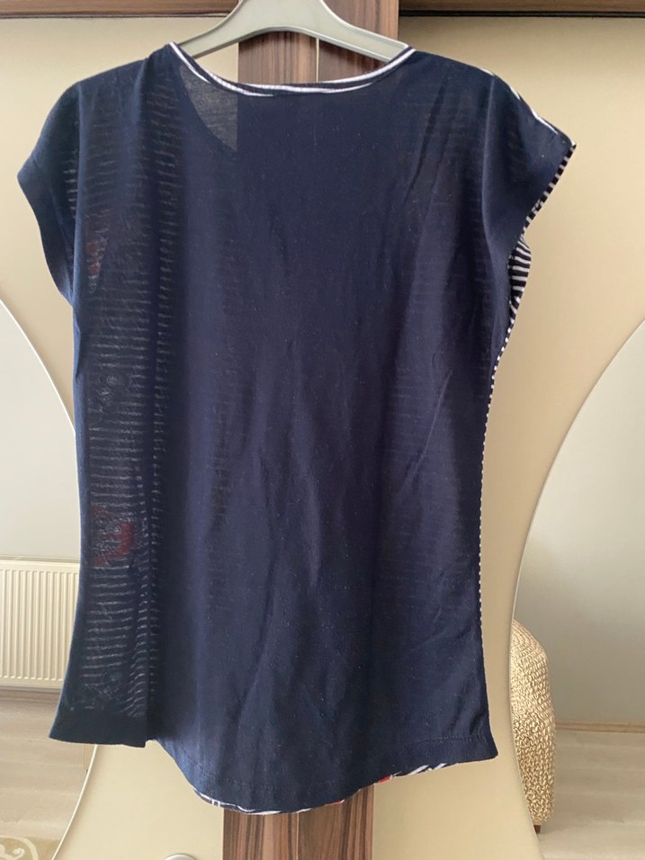 Düğmeli Kısa Kollu Tişört - Görsel 3