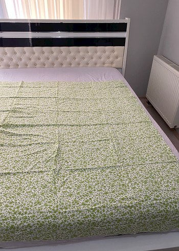 Parlak Yeşil Baskılı Kumaş - Görsel 2