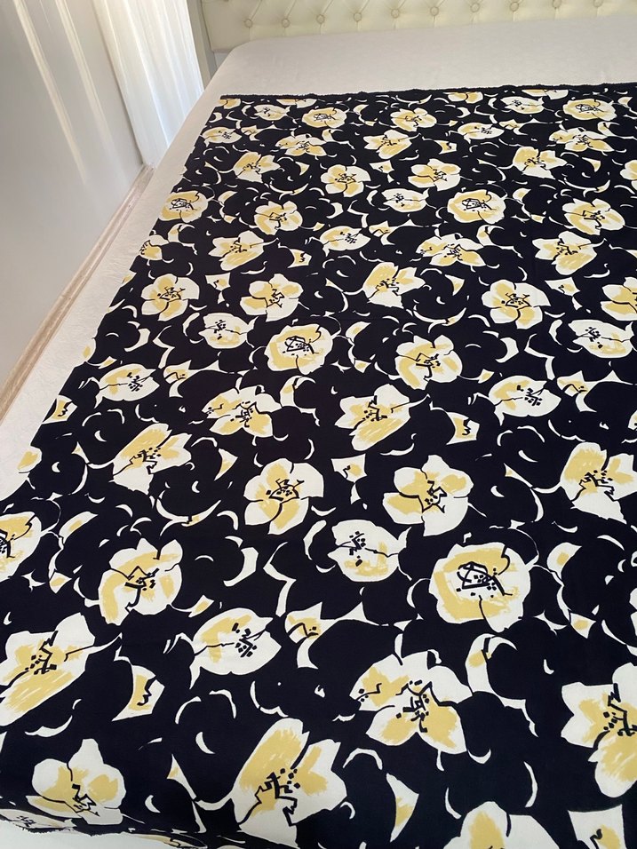 Koyu Sarı Çiçek Desenli Kumaş - Görsel 3
