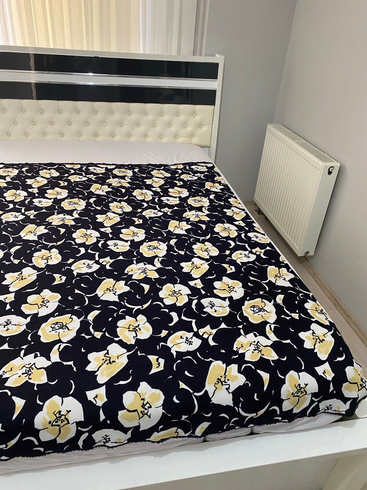 Koyu Sarı Çiçek Desenli Kumaş - Görsel 2