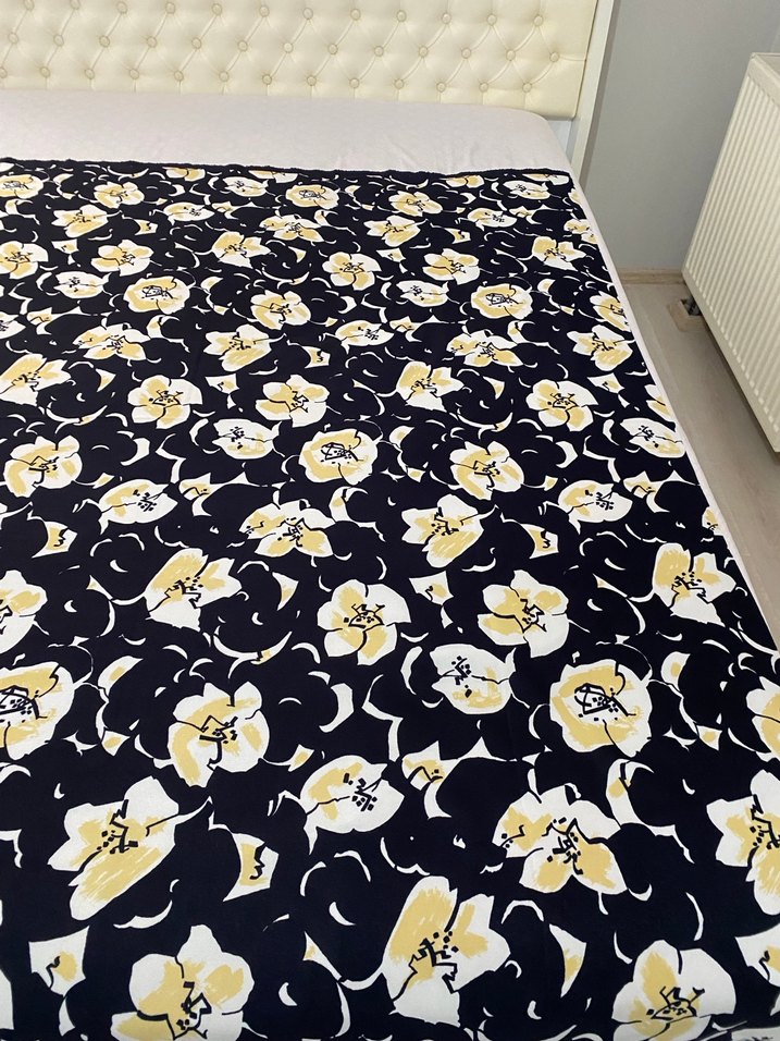 Koyu Sarı Çiçek Desenli Kumaş - Görsel 4