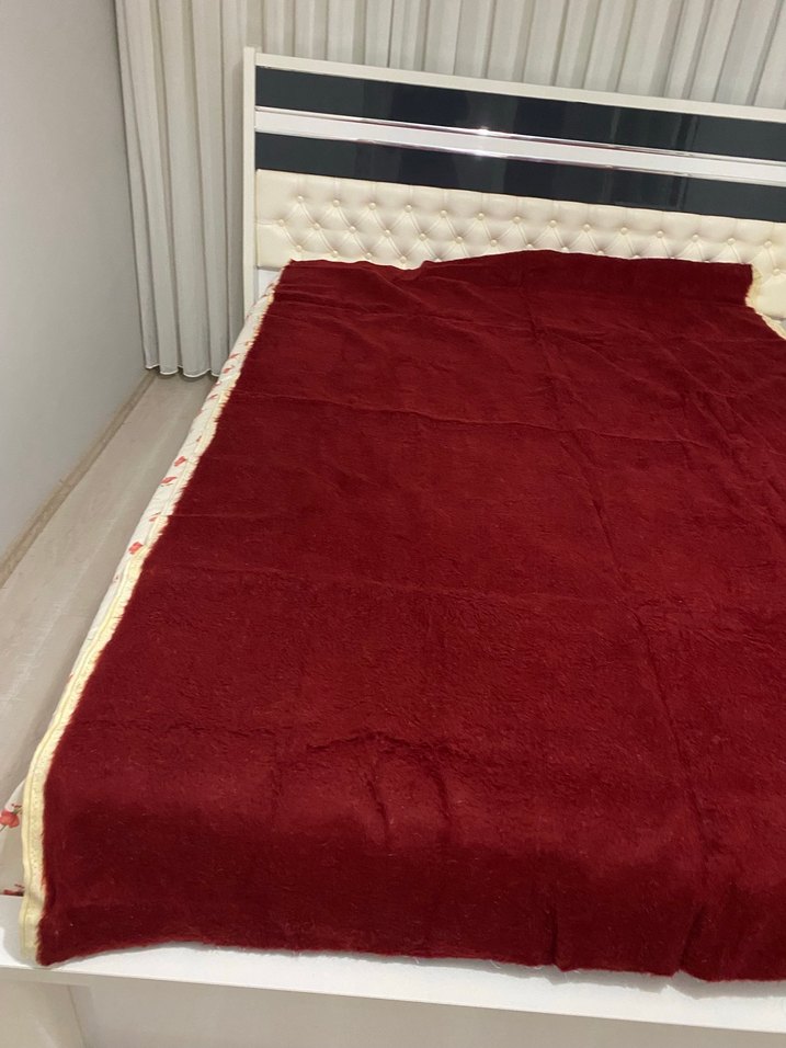Parlak Bordo Düz Yatak Örtüsü - Görsel 2
