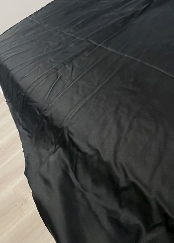 Düz Siyah Hafif Parlak Kumaş - Görsel 5