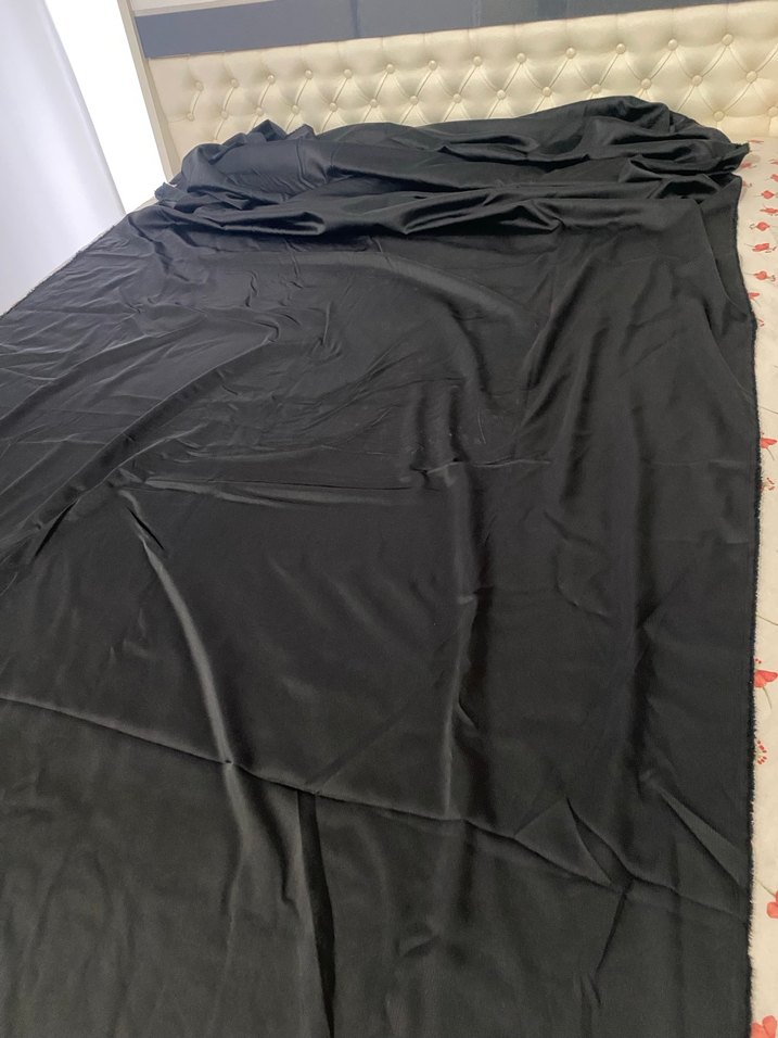 Düz Siyah Hafif Parlak Kumaş - Görsel 4