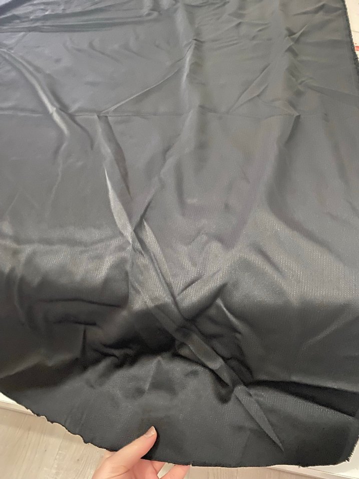 Düz Siyah Hafif Parlak Kumaş - Görsel 3