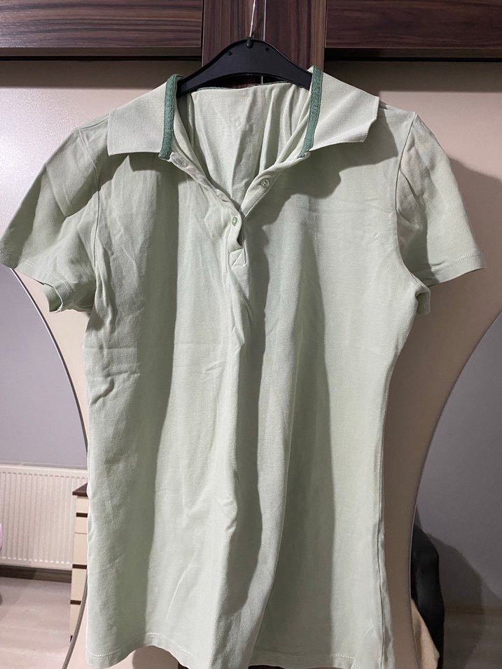 Yeşil Keten Düğmeli Yakalı Tşirt - Görsel 4