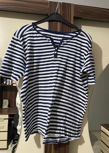 Düğmeli Çizgili Tşirt - Görsel 2