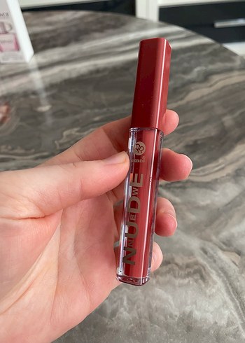 Parlak Kırmızı Ruj - Görsel 3