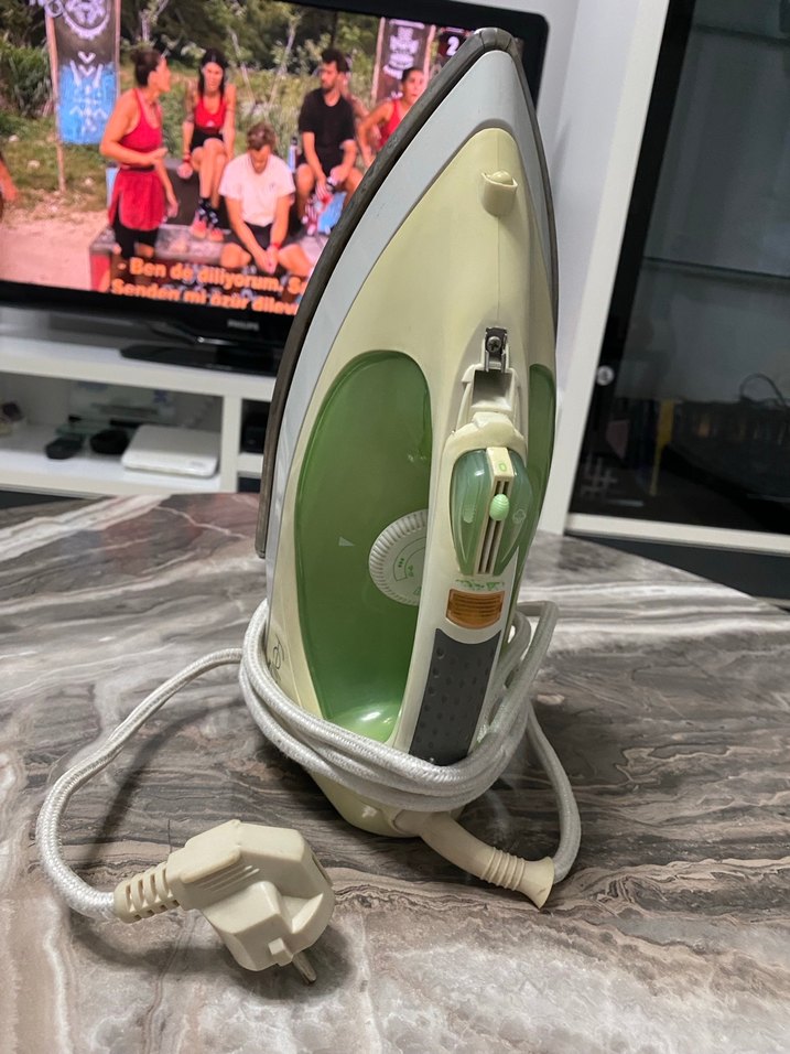 Yeşil Buharlı Ütü - Görsel 2