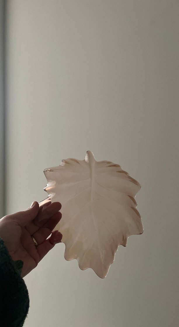 Vintage Bej Yaprak Şeklinde Tabak - Görsel 3