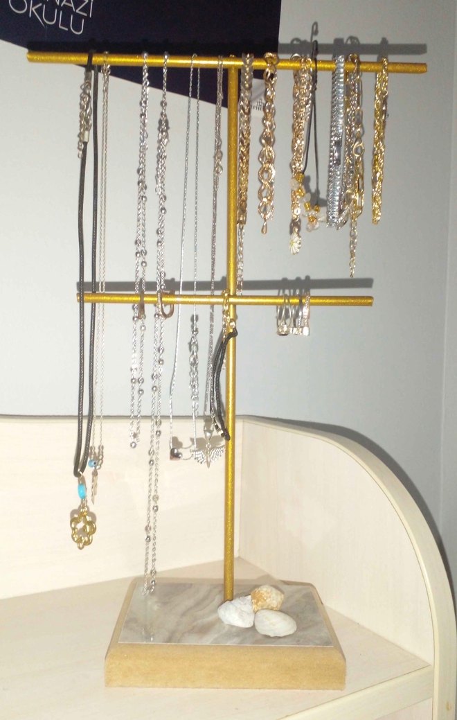 Zincir Detaylı Altın Renkli Kadın Takı organizer - Görsel 3