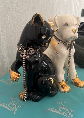 Altın Detaylı Siyah Kedi ve Beyaz Köpek Figürleri - Görsel 2