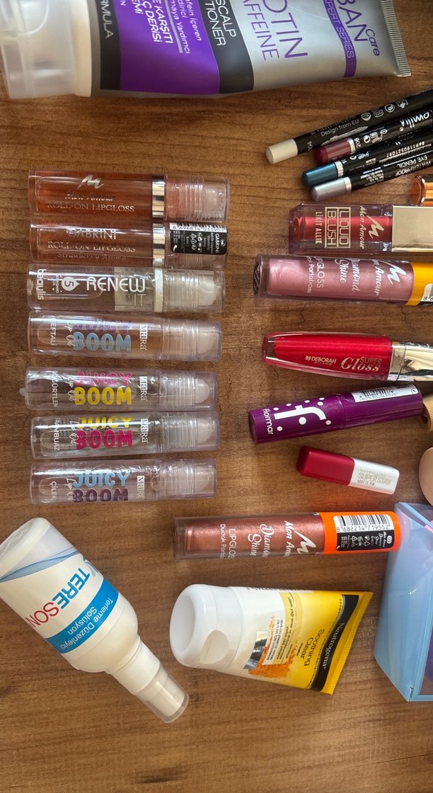 Mor Tonlarda Makyaj Seti ve Cilt Bakım Ürünleri - Görsel 3