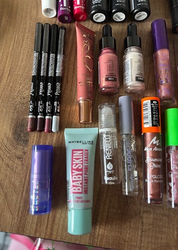 Çok Renkli Makyaj Ürünleri Seti makyaj çantali - Görsel 4