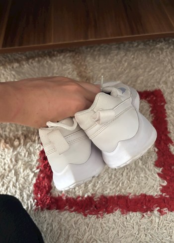 Nike Beyaz Bağcıklı Kadın Spor Ayakkabı nike