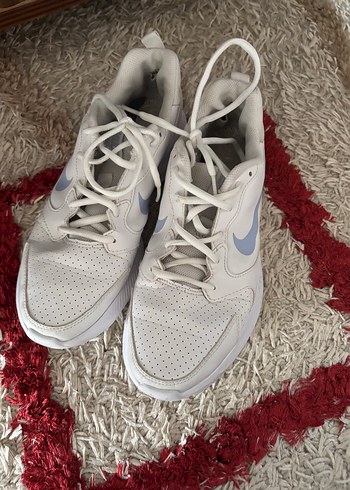 Beyaz Bağcıklı Kadın Spor Ayakkabı nike