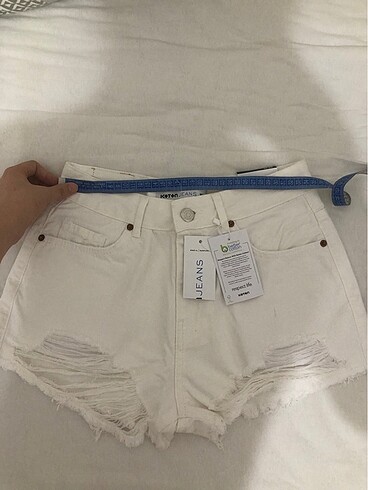 xs Beden koton beyaz yirtik detay kot sort mini