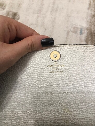 Louis Vuitton LV beyaz buyuk boy kadin cuzdan