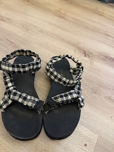 Pull and Bear Pull and bear sandalet