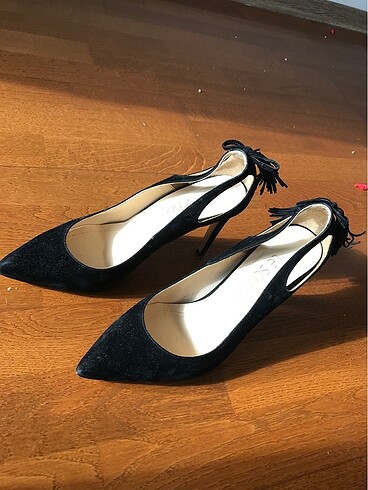 Le scarpe süet görünümlü topuklu ayakkabı