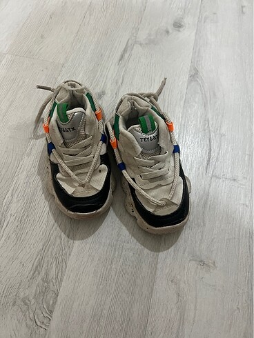 Çoçuk spor ayakkabısı