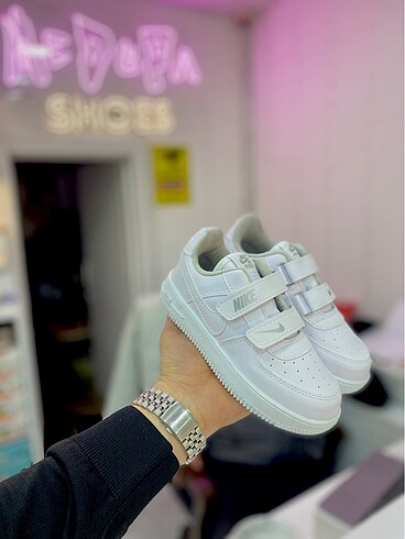 Beyaz sneaker çocuk spor