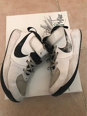 33 Beden beyaz Renk Orijinal NIKE