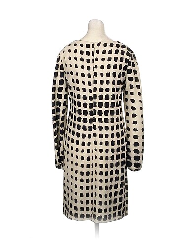 m Beden PreLoved Kısa Elbise %70 İndirimli.
