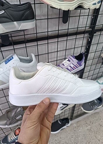 40 Beden Adidas bayan spor ayakkabı 