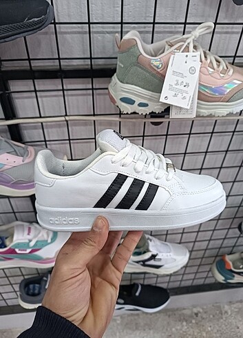 Adidas Kadın spor ayakkabı