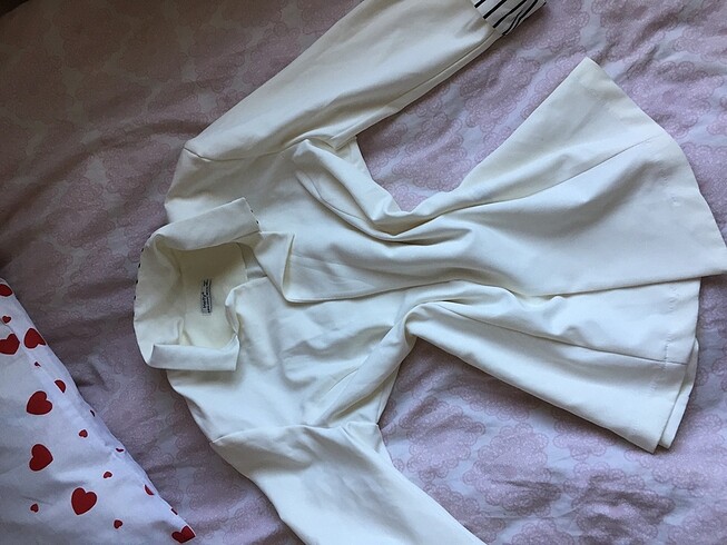 Beyaz cizgi detayli blazer