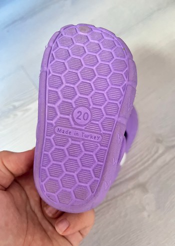 LC Waikiki Mor Velcro Kız Çocuk Terliği